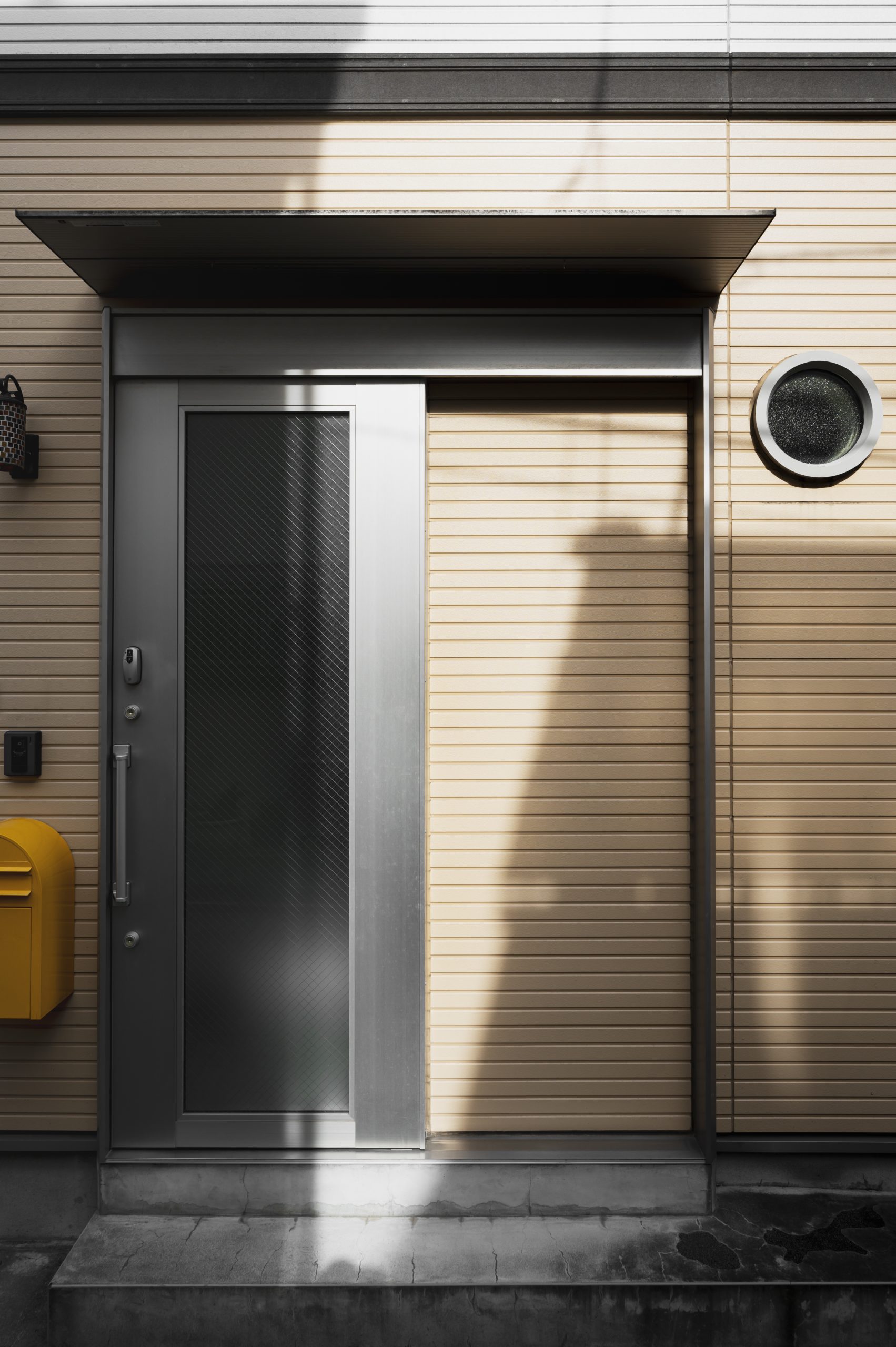 Les portes metàl·liques d’interior i d’entrada: seguretat, disseny i durabilitat per a qualsevol espai